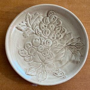 Vintage embossed,‎ grape linen and bone small plate